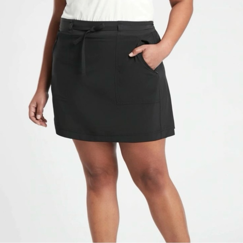 ATHLETA Chelsea Cargo Skort Size 24 Stretch Pockets UPF 50+ Mesh Inner Shorts